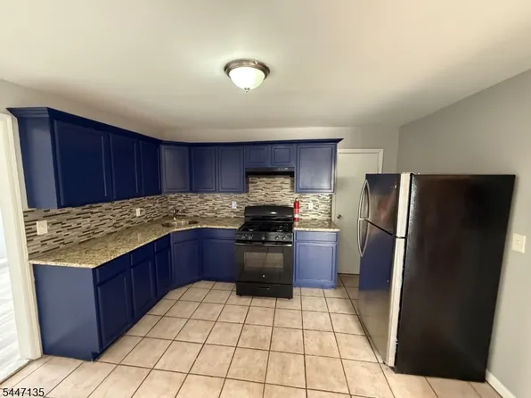 244 1st St, Elizabethport, NJ 07206