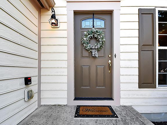 3rd image of 3078 Walkerview Dr