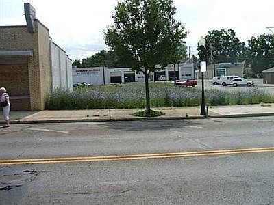 2nd image of 211 S Main St