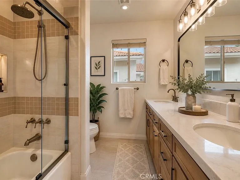 5807 Sylvia Ave — Photo 12