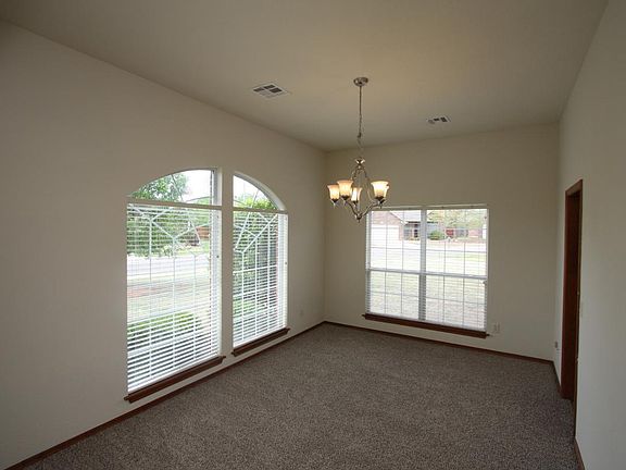 Front Bonus Room / Dining Room