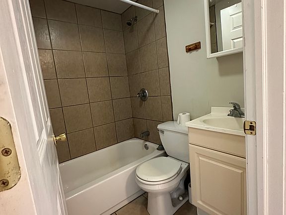 5th image of 2005 N 16th St APT 3B