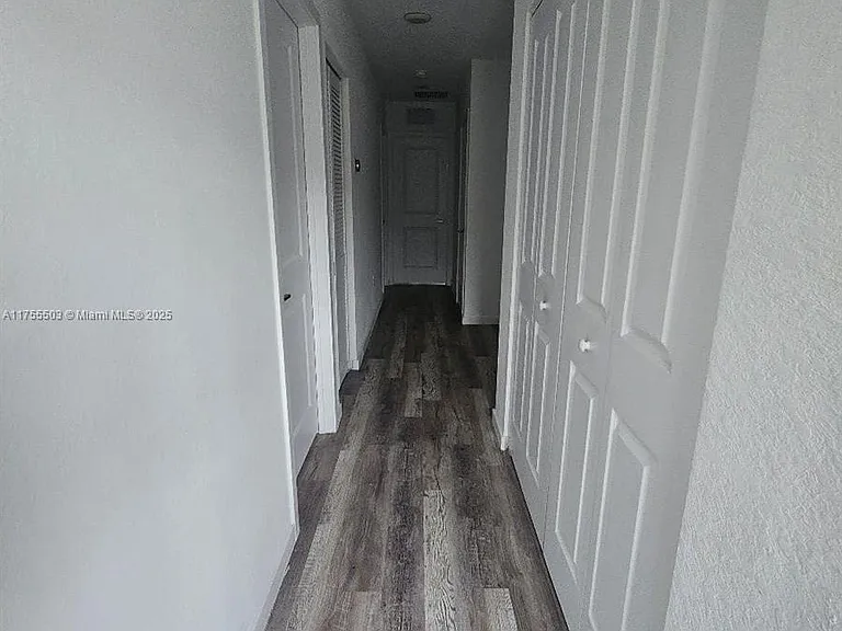 1028 SE 23rd Ave — Photo 9