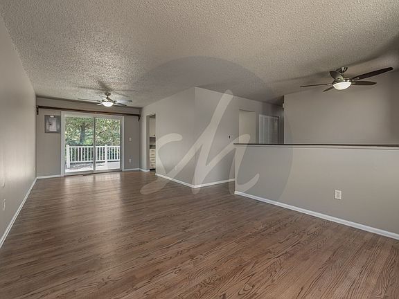 2nd image of 7123 Metropolitan St