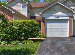 1544 Darien Lake Dr, Darien, IL 60561