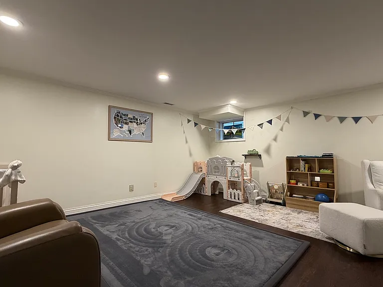 1870 Grosse Pointe Cir — Photo 20