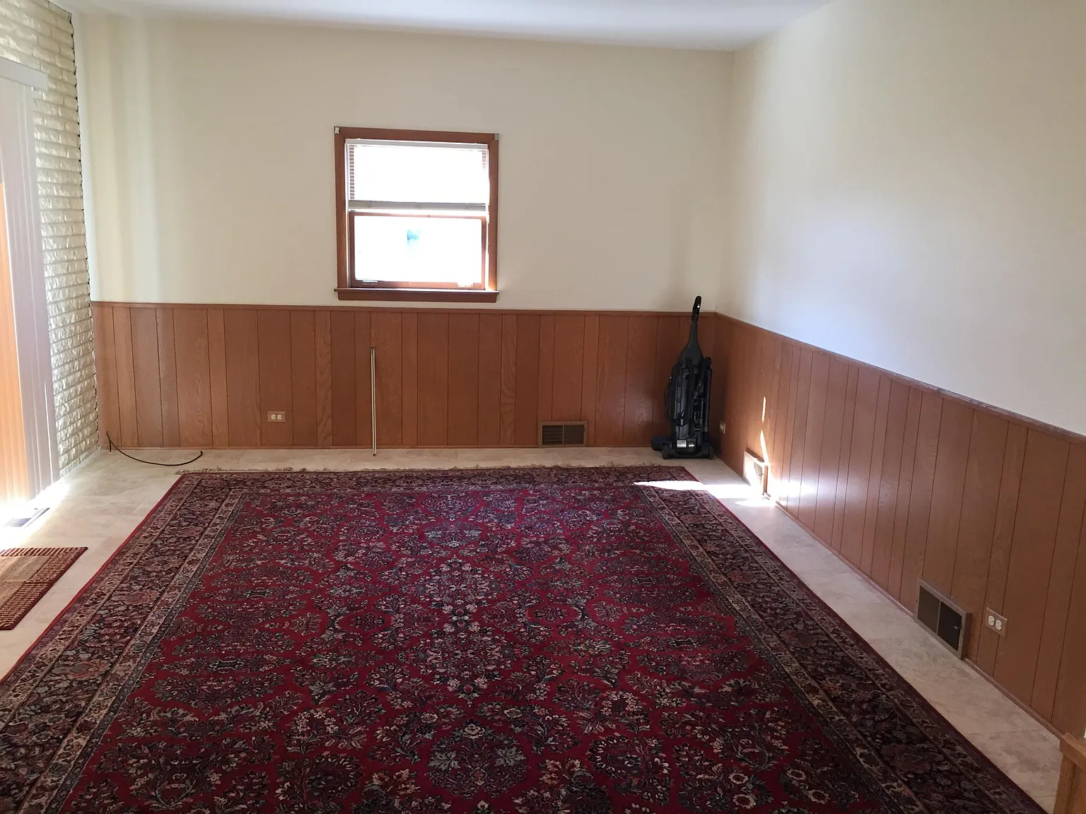 4 bed, 2.5 bath, 2350 sqft, $3,400 — Photo 2