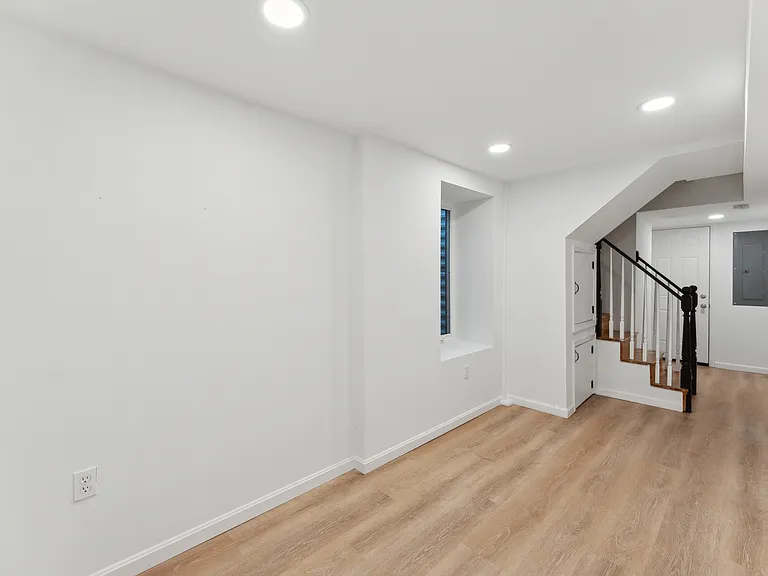 306 L St SE — Photo 12