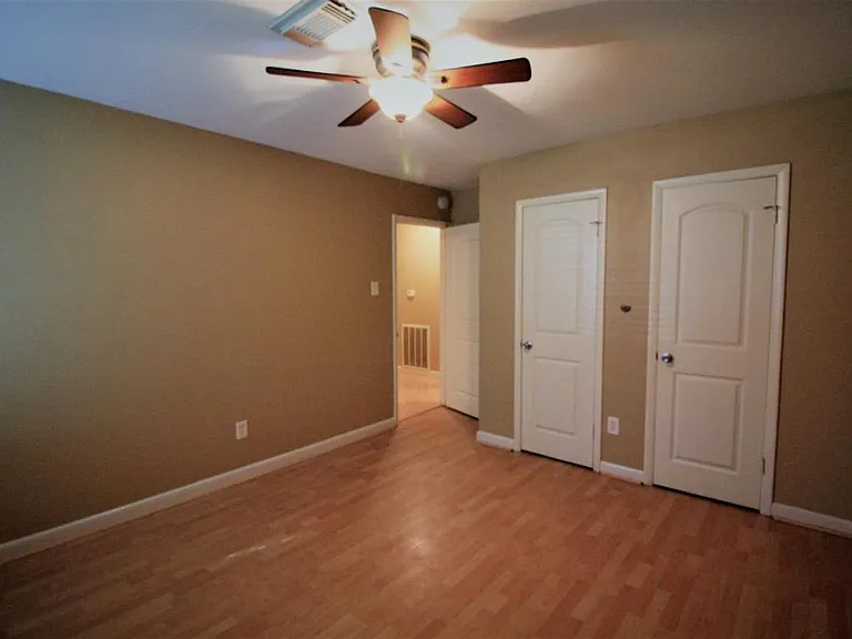 5830 Effingham Dr — Photo 7