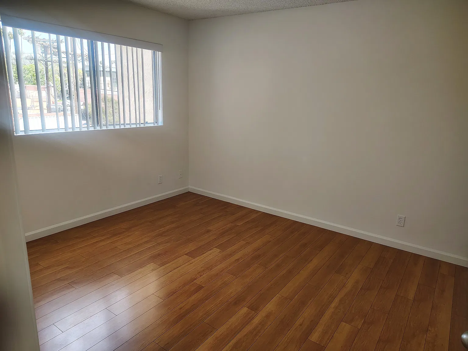 2 bed, 950 sqft, $2,595 — Photo 3
