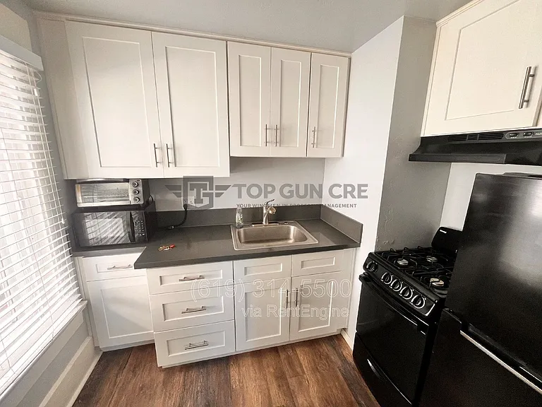 134 W Hawthorn St #17 — Photo 3