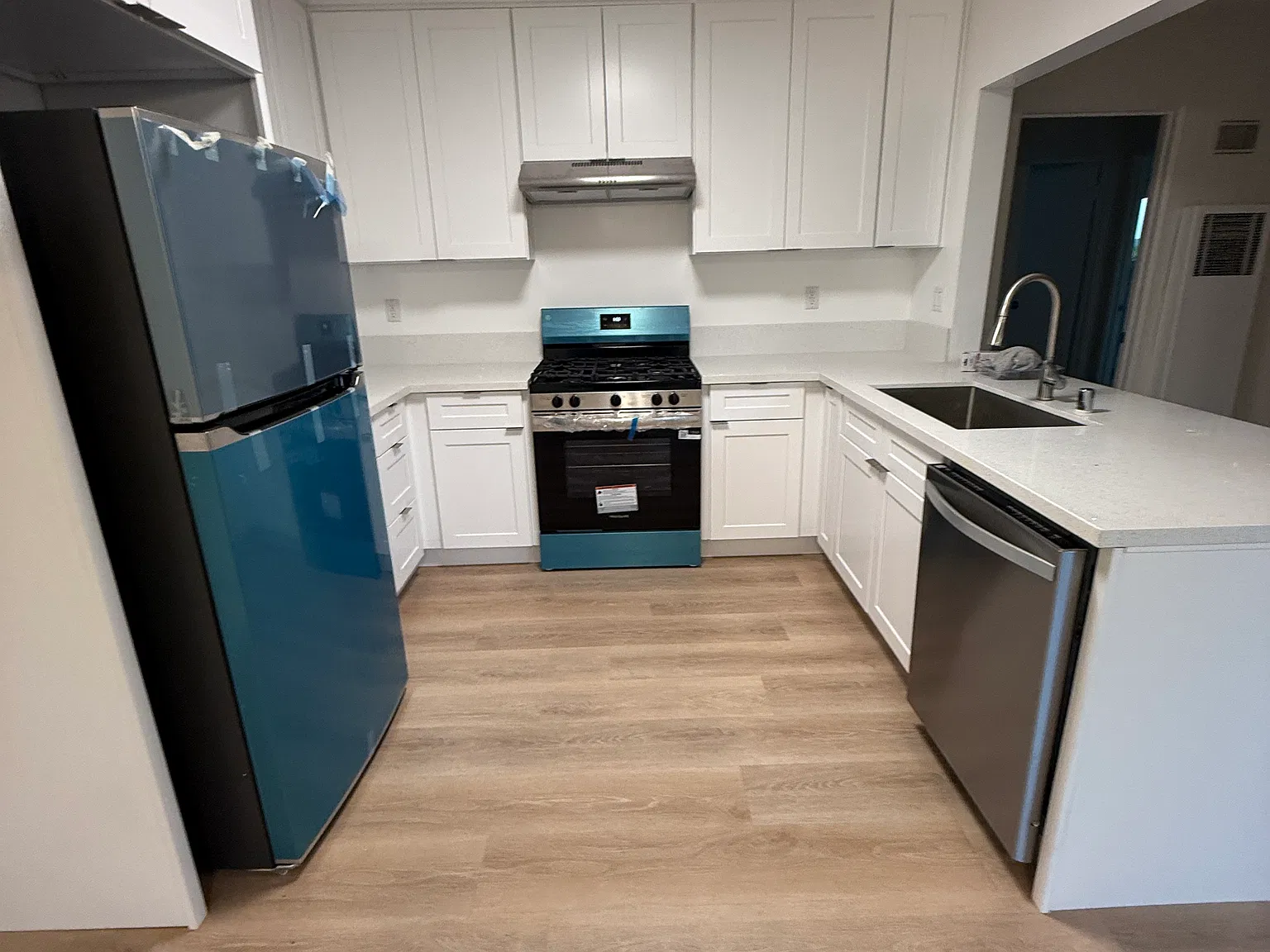 2 bed, 950 sqft, $2,700 — Photo 4