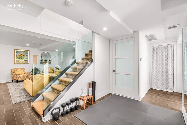 Sold by Sotheby's International Realty | media 22