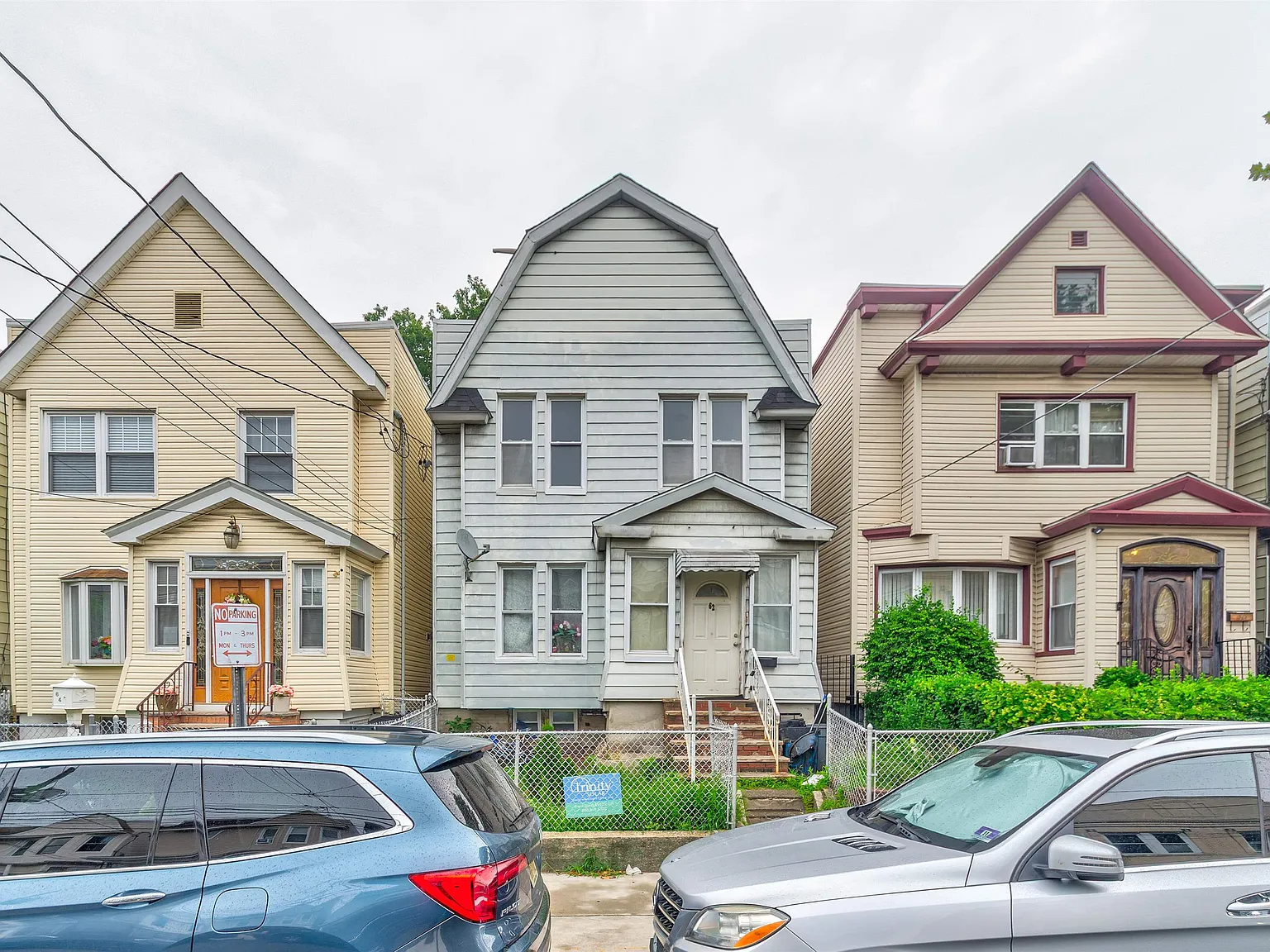 3 bed, 1.0 bath, 1000 sqft, $2,300 — Photo 1