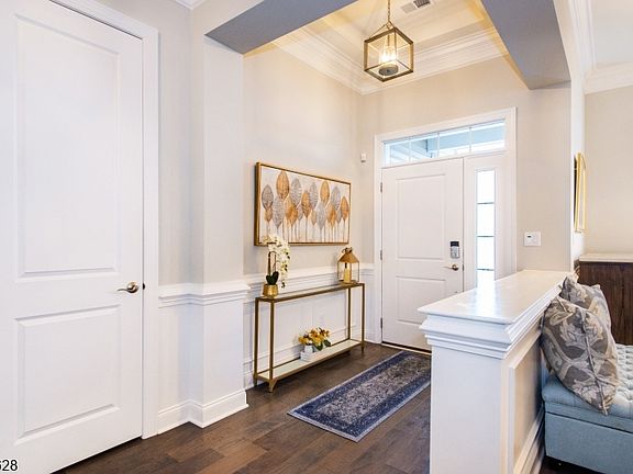 3rd image of 32 GORDON WAY