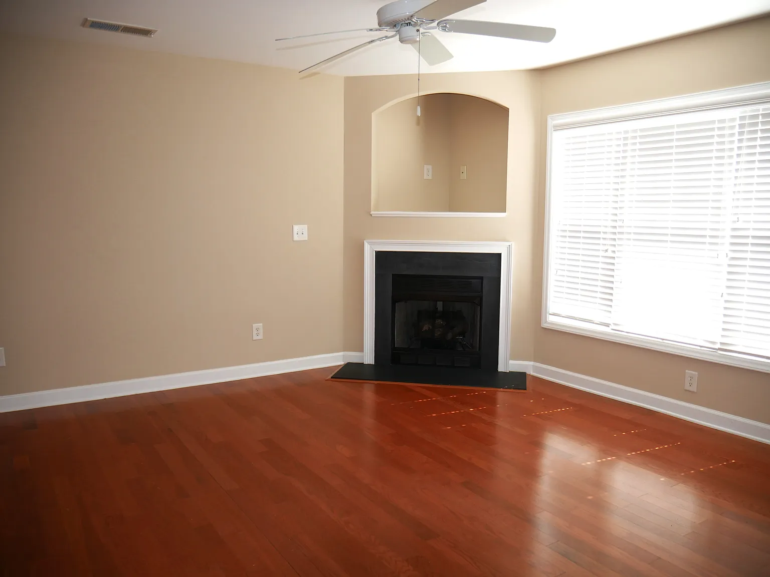 2 bed, $1,295 — Photo 2