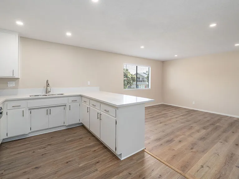 241 Ocean View Ave — Photo 3
