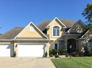 3211 Harbor View Dr, Saint Joseph, MO 64506