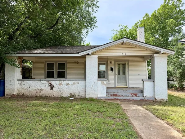 1619 W Iowa Ave, Chickasha, OK 73018