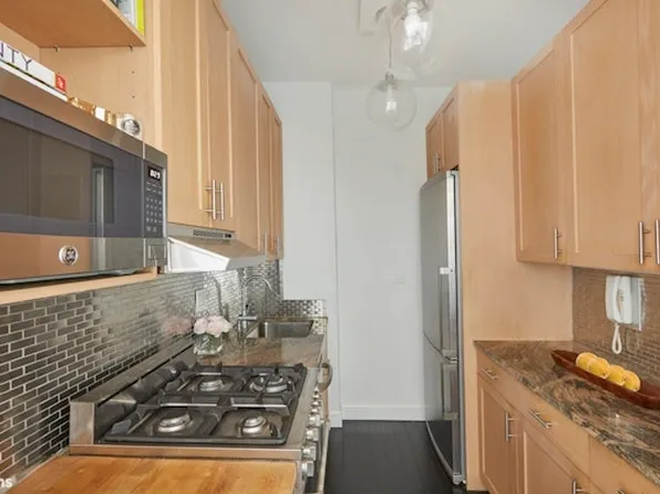 201 East 21st Street image 4 of 7