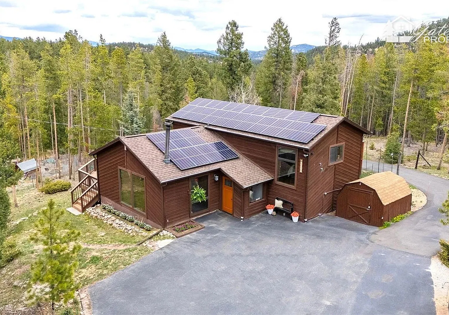 Beautiful 3-Bedroom Mountain Home with Hot Tub, Expansive Deck & Direct Trail Access — Photo 1