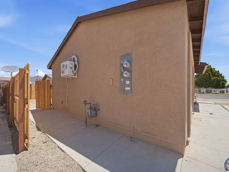 1077 Wozencraft St #3 — Photo 4