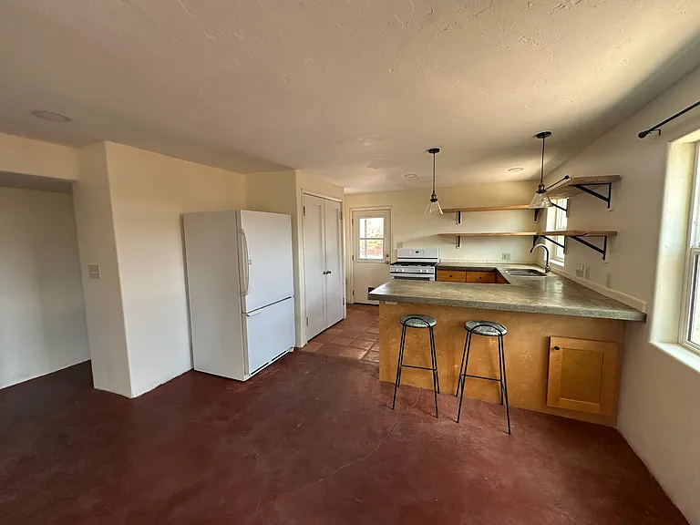 1231 N Belvedere Ave — Photo 4