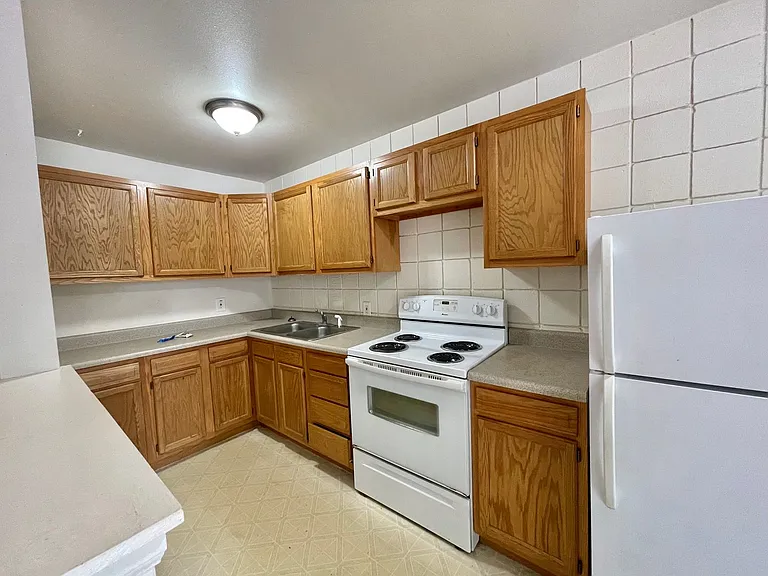 509 S Bryan Ave — Photo 2