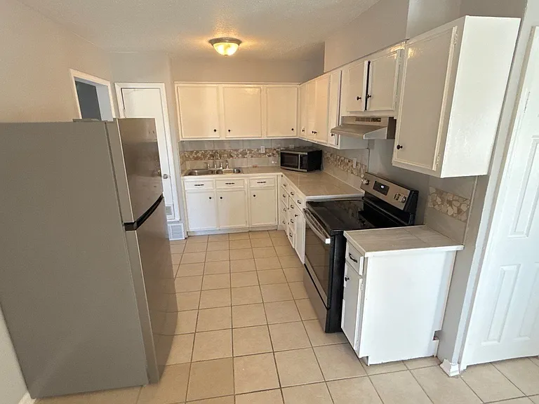 3494 Cane Ridge Dr — Photo 2