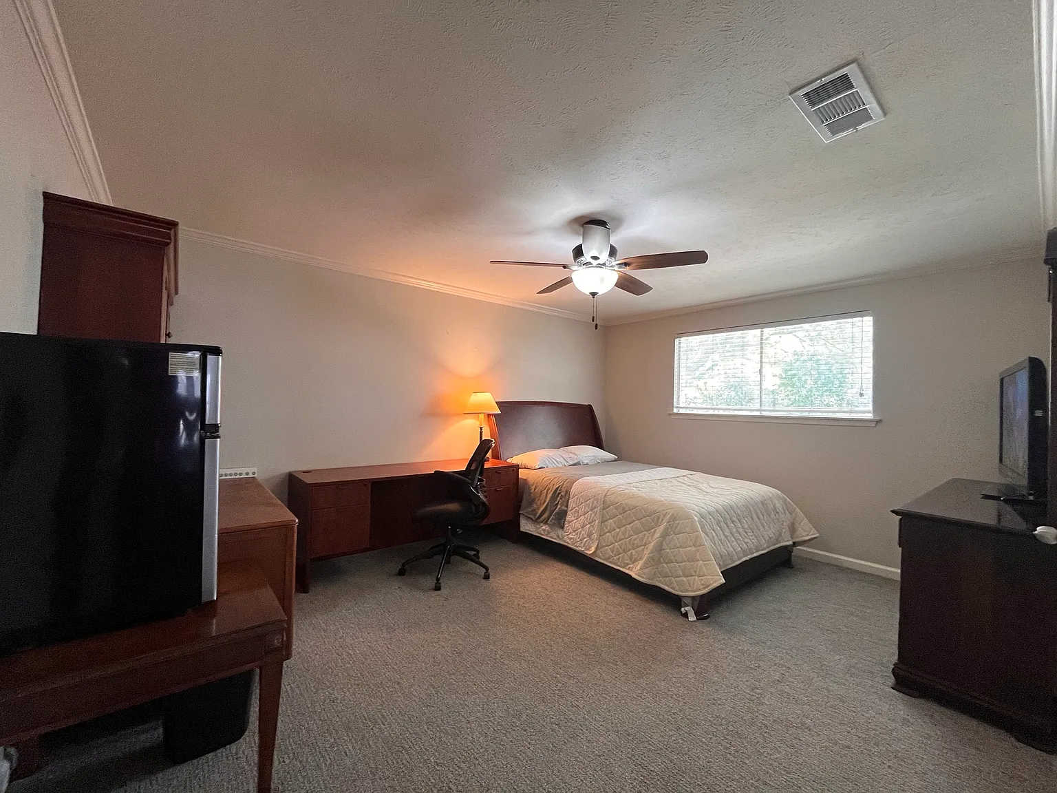 1911 Greenhaven Dr — Photo 3