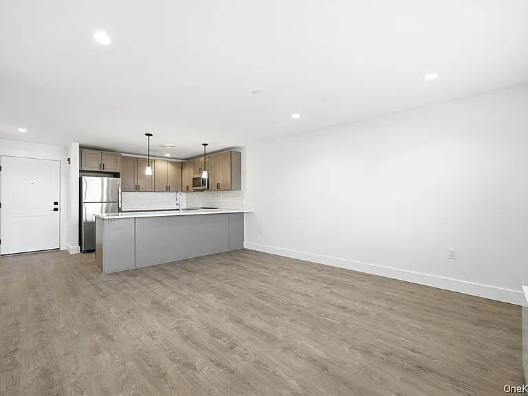 180 Deer Park Ave #207 — Photo 6
