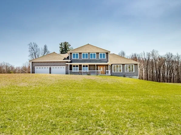 146 Elmwood Rd, Lunenburg, MA 01462