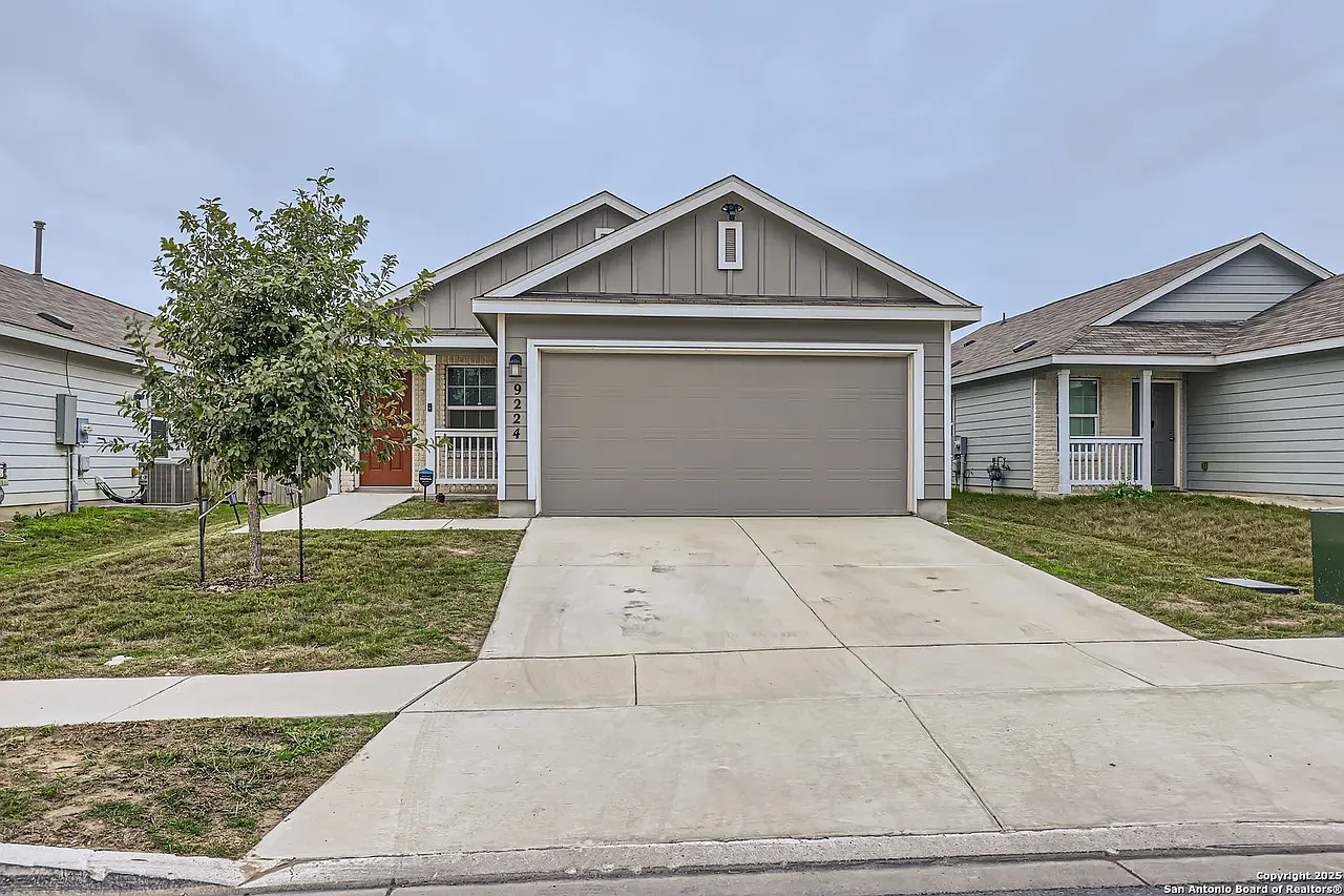 4 bed, 1635 sqft, $2,000 — Photo 1