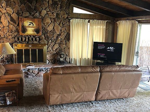 Family room w/flat screen tv