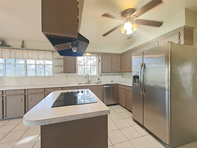 15606 Pinedell Dr — Photo 8