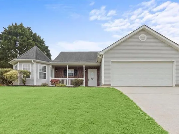 231 Cambridge Dr, Loganville, GA 30052