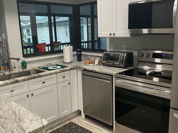 5805 Trailwinds Dr APT 326