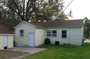 5th image of 705 W Main St