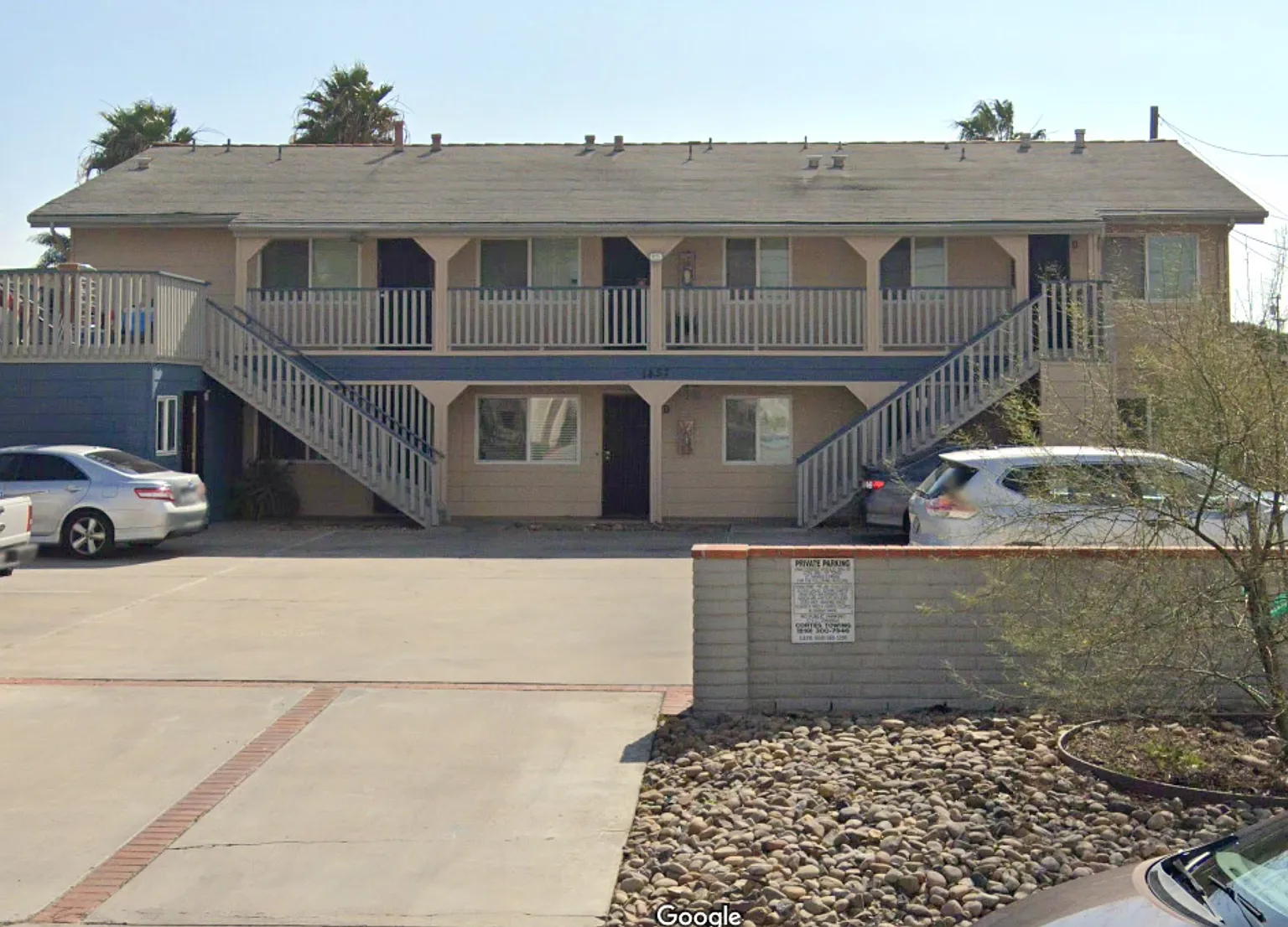 Spacious 2 Bed / 1 Bath Apartment in Imperial Beach One Assigned Parking Included — Photo 2