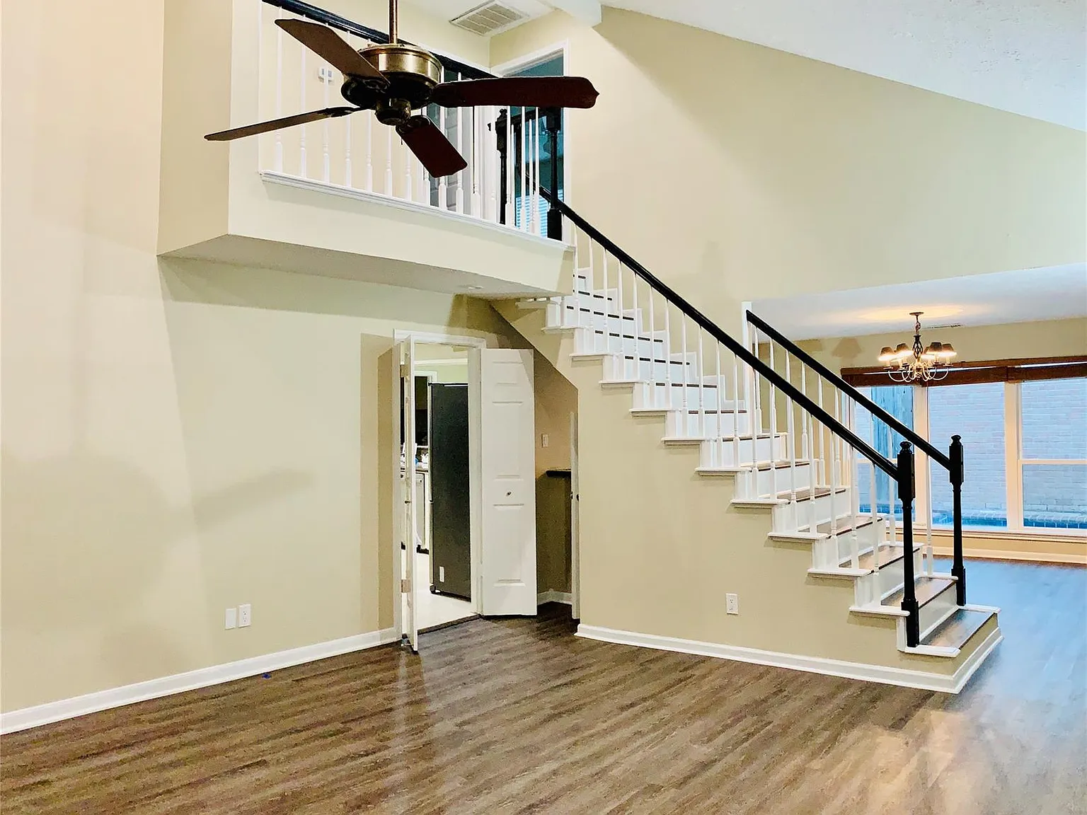 3 bed, 2.5 bath, 2560 sqft, $3,200 — Photo 4