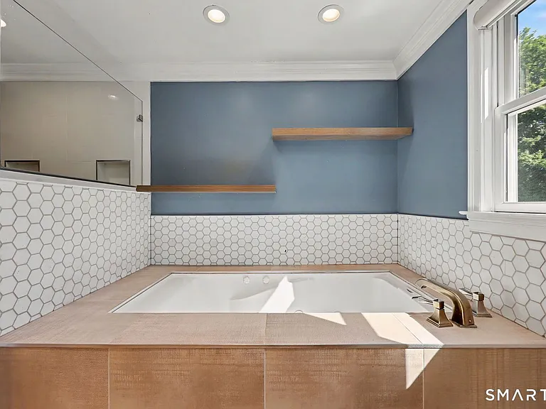 130 W Norwalk Rd — Photo 18