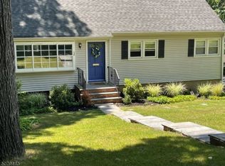 36 Dogwood Rd, Morris Plains, NJ 07950