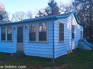 44 Lake St, Tisbury, MA 02568