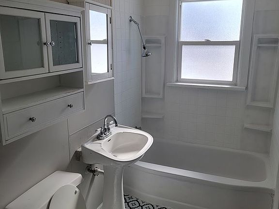 4th image of 4537 Park Ave