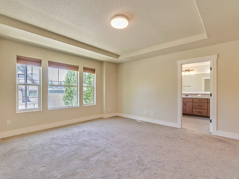 476 NE 76th Ave — Photo 15