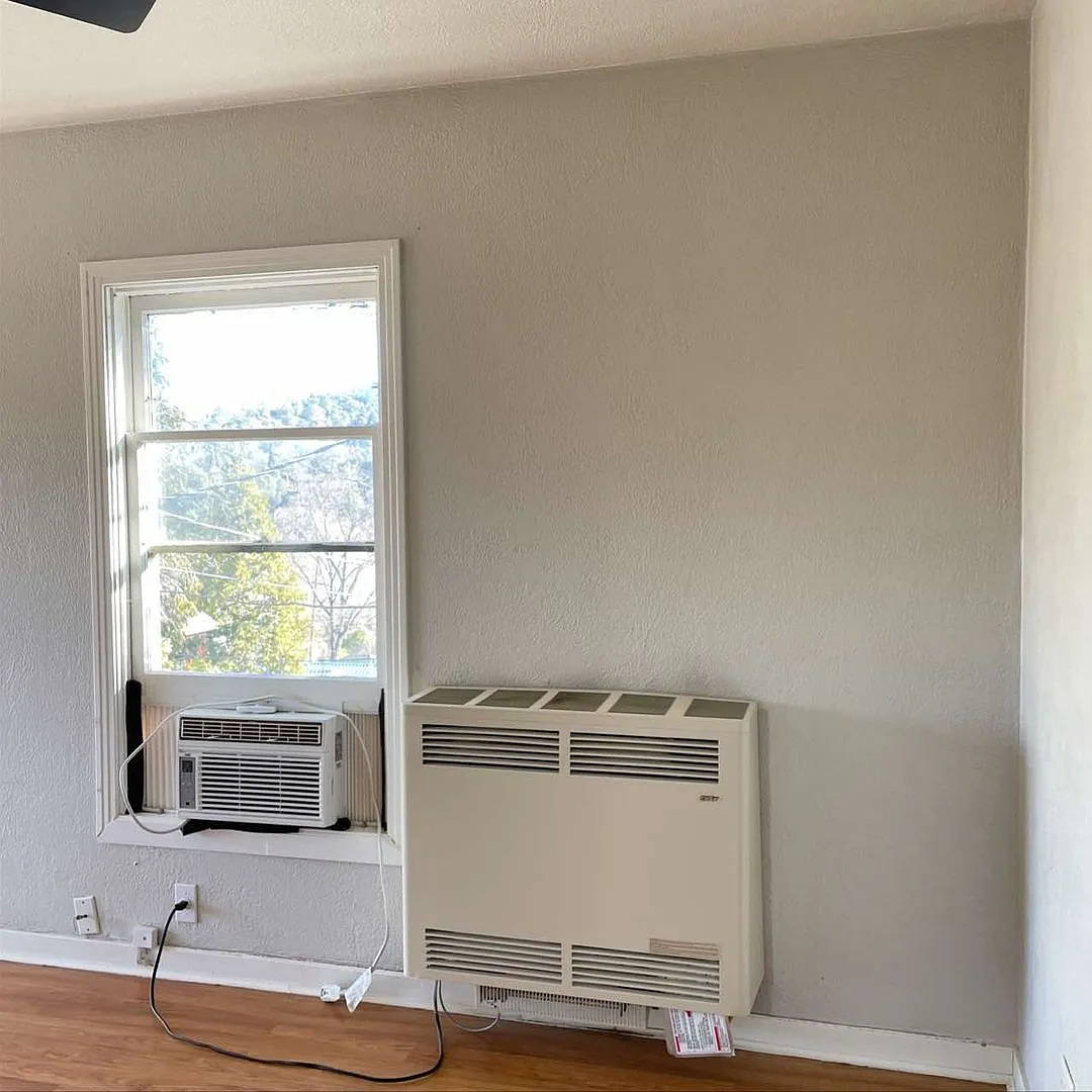 Sun-Drenched Living and Mid-Century Charm at 113 W Sunset — Photo 4