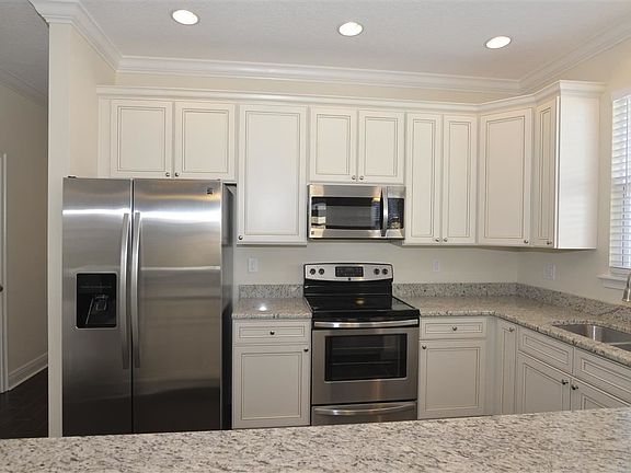 4th image of 2425 E Pine St #6327080