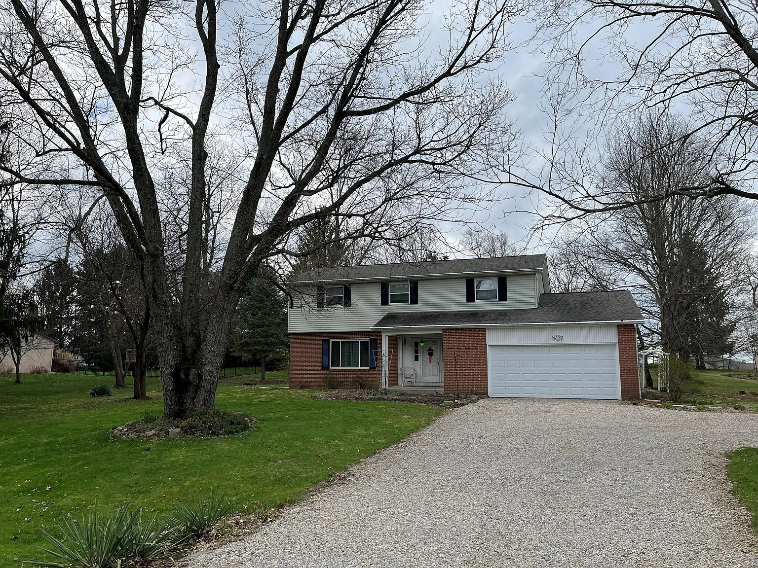 9385 Southchester Dr photo 1