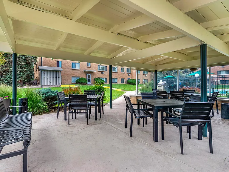 Royal Gardens Apartments — Photo 2