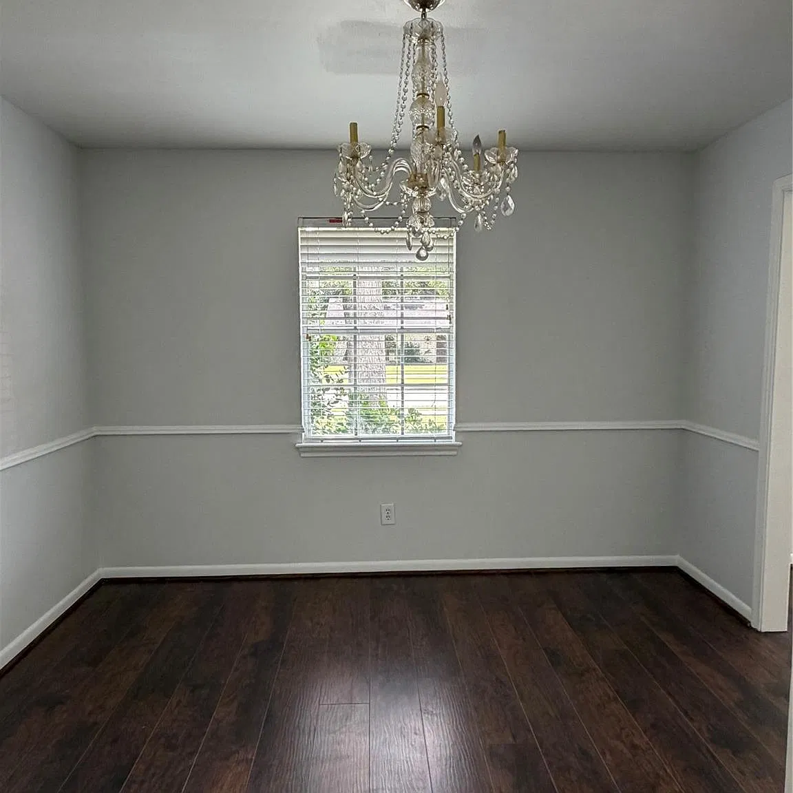 4 bed, 2.0 bath, 2012 sqft, $2,070 — Photo 2